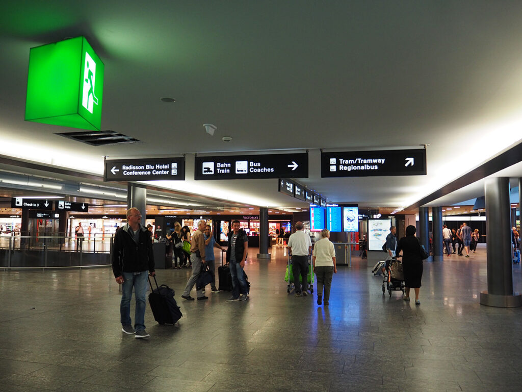 空港直結のチューリッヒ空港駅
